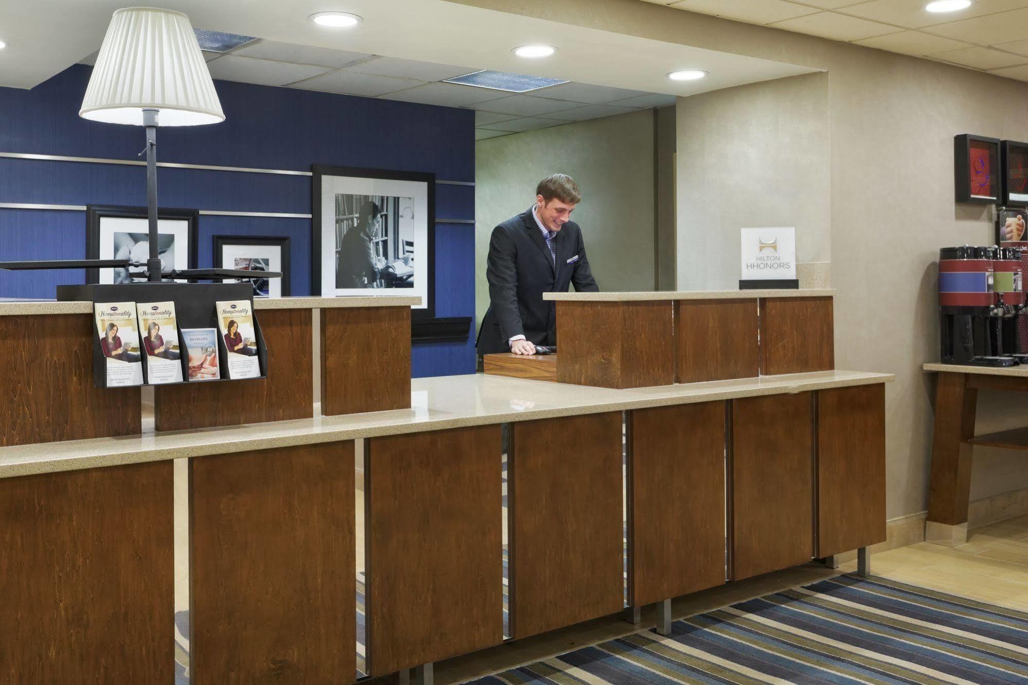 Hampton Inn Raleigh Cary Esterno foto